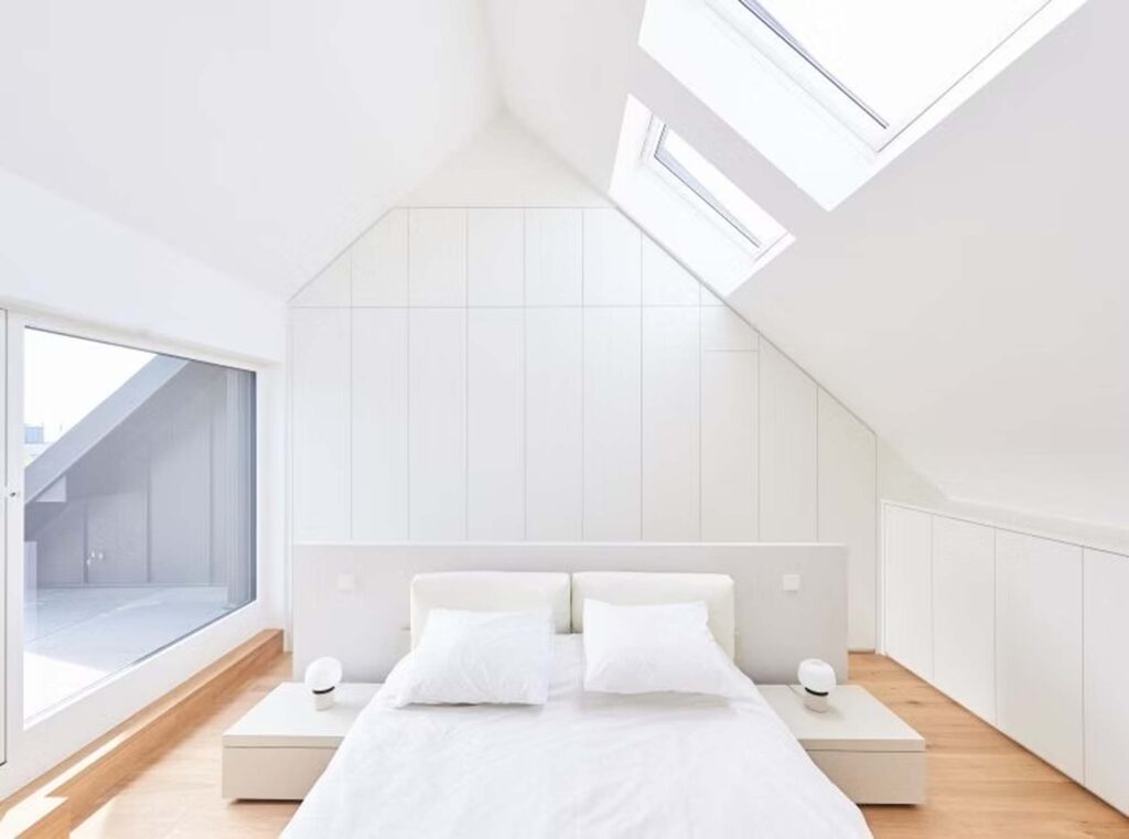Chambre aménagée dans d’anciens combles perdus