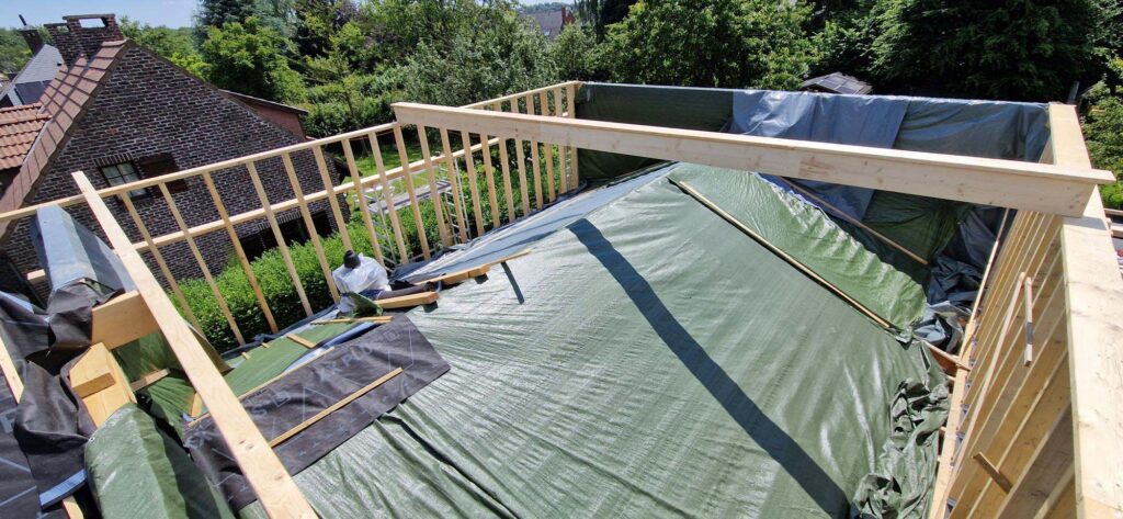 Nouvelle structure de toiture en ossature bois lors d’un rehaussement