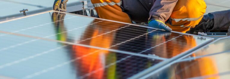 Pourquoi profiter de l&rsquo;aménagement de vos combles pour installer des panneaux photovoltaïques ?